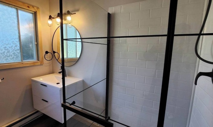 Lac-Cayamant Ski Chalet | Lakeside Therapy waterfront cottage on Lac Cayamant