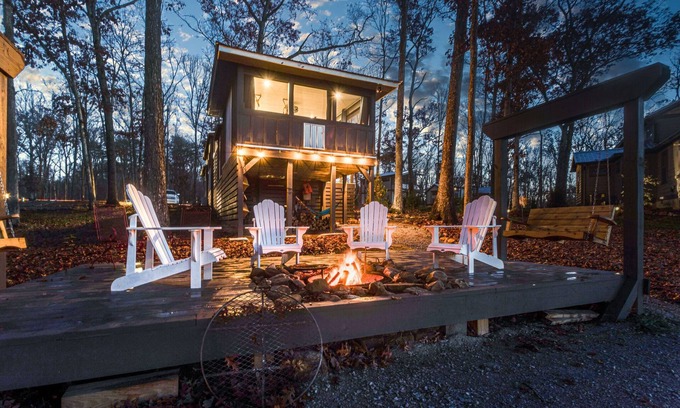 Tracy City House | Lakeside Tiny House on the lake, in the mountains
