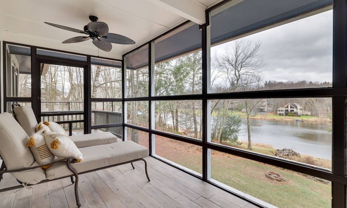 Lake Ariel Ski Chalet | Lakeside Villa – Lakefront Luxury in The Hideout/5BR, 3BA, Sleeps 13