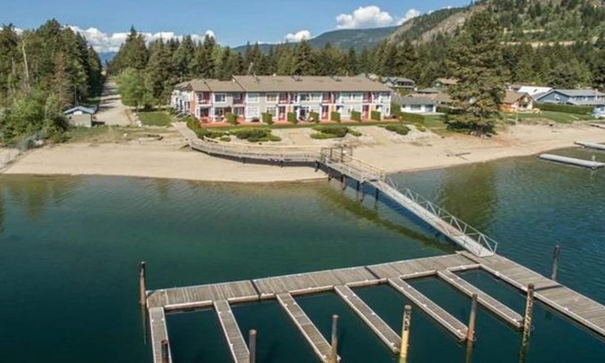 Scotch Creek House | Lakeside Waterfront Saratoga Resort & Marina. Boat Dock Included!