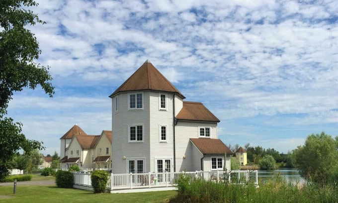 Ampney Crucis House | Lakeside Windrush Turret Lodge with Hot Tub Family Friendly On-site Facilities