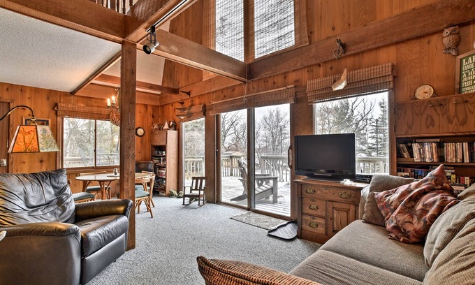 Stearns County Cabin | Lakeview 10-Acre Kimball Cabin w/Private Beach!