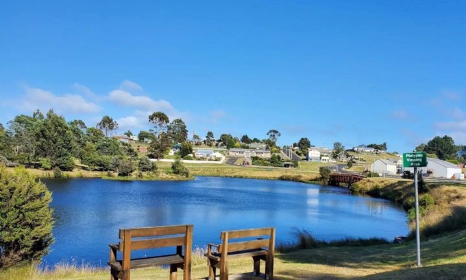 Waratah Villa | Lakeview 2 at Waratah - Peace and Tranquillity near Cradle Mountain.