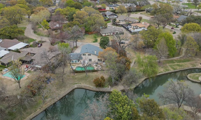 Farmers Branch House | Lakeview 20 sleepers private pool!!