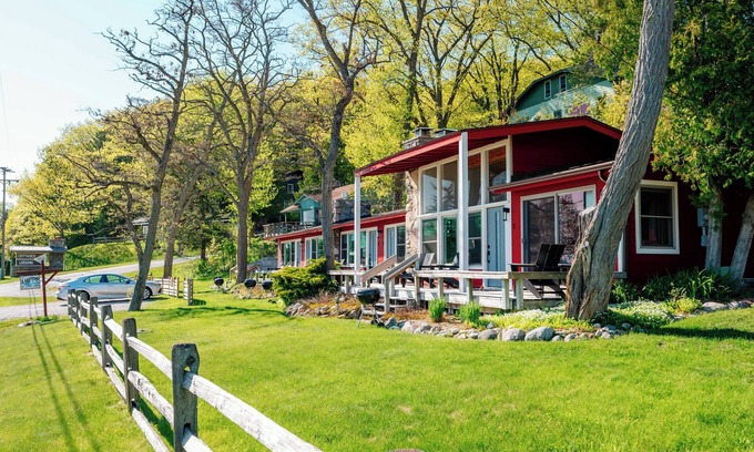 Lake Township Apartment | Lakeview Apartment #1 at Chimney Corners Resort