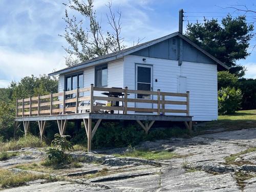 Carling House | Lakeview Cabin in Georgian Bay - Rockwood #11