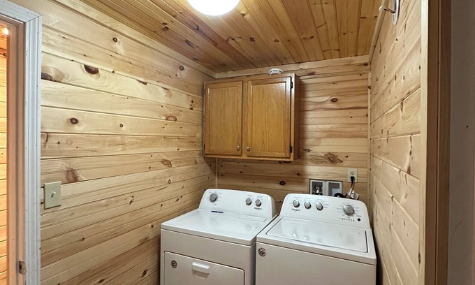 Auburn Apartment | Lakeview Central Hub