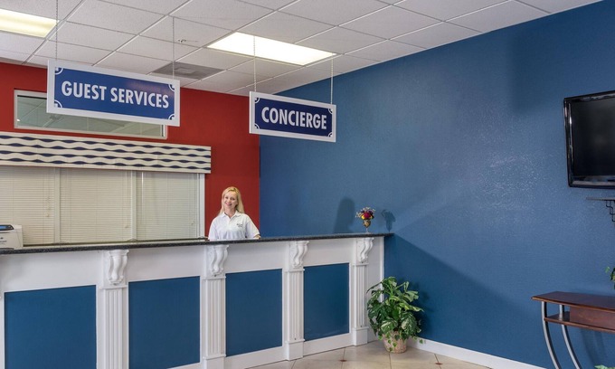 Hollister Resort | Lakeview Condo w/ Indoor / Outdoor Resort Pools, Mini Golf & Near Downtown