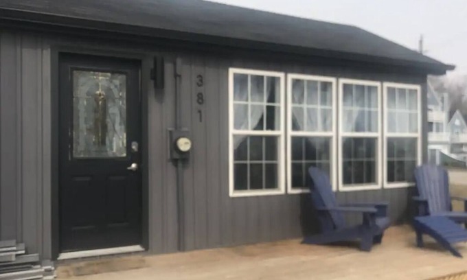 Port Stanley Cottage | Lakeview cottage-10 min walk to main beach