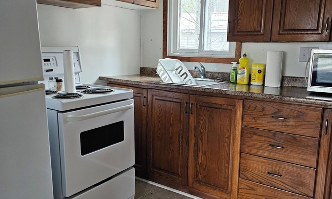 Addington Highlands Cottage | Lakeview cottage on Mazinaw Lake