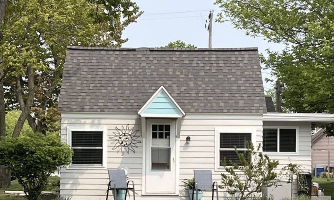 Ludington Cottage | Lakeview Cottage, Walk to the beach, parks & downtown. Early booking discount!