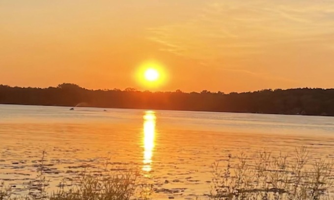 Pardeeville Cottage | Lakeview Cottage With Perfect Sunsets