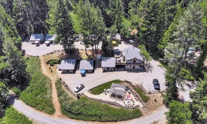 Cedar Ridge Cabin | Lakeview Country Cabin ~ Cloud 9 - AMAZING treehouse VIEWS