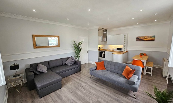 Southport Apartment | Lakeview Court Southport