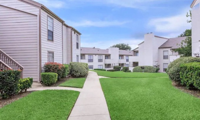 Clinton Township House | Lakeview Cozy Townhouse - 5 min from Hall Road