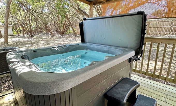 Canyon Lake House | Lakeview Escape -Hot Tub/Fire Pit/Ping Pong/Super fast Internet/Walk to Lake