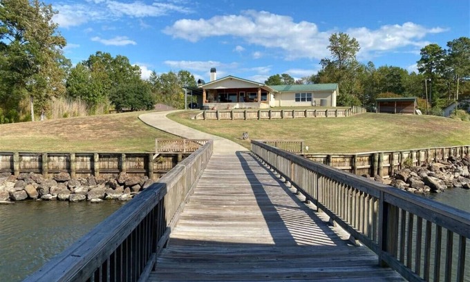Zwolle House | Lakeview Escape .