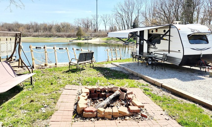 Portage RV Rental | Lakeview Family Camp - Large yard for FUN on lake