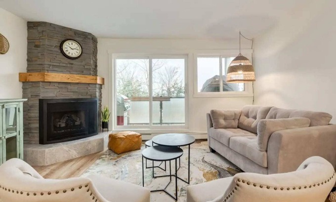 Sylvan Lake Condo | Lakeview Gem | Lakeside Retreat | Stunning Views |