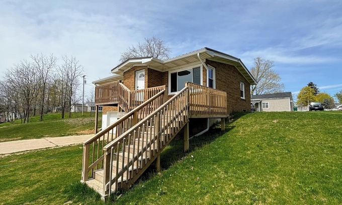 Fremont Cottage | Lakeview Getaway: Steps away from park, public beach and boat launch