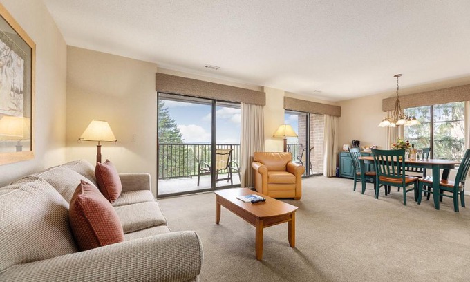 Acme Apartment | Lakeview Golf Retreat 1BDR Condo at Resort 5057