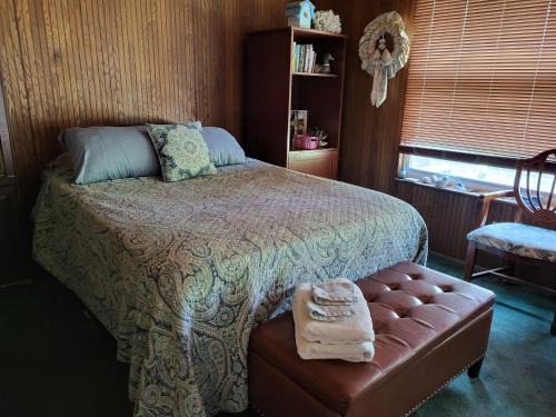 Largo Bed & Breakfast | Lakeview Guestrm Tropical Retreat