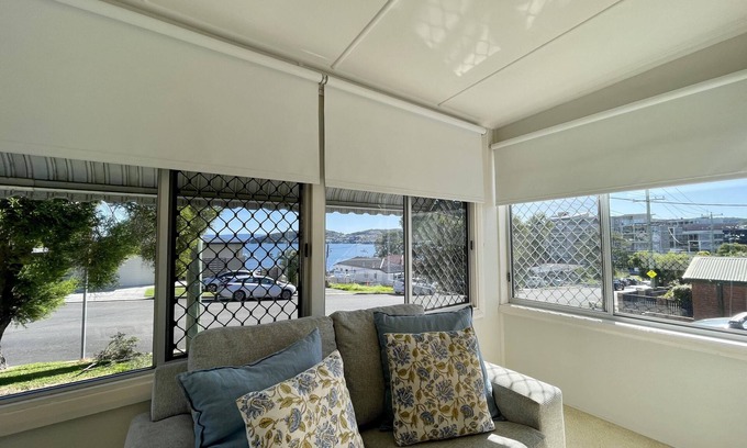 Belmont House | Lakeview Haven - Walk to the Lake and Shops