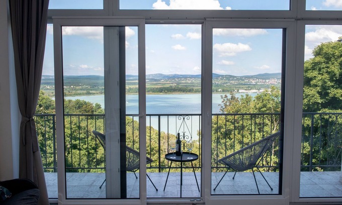 Tihany House | Lakeview Home in Tihany with Hot Tub