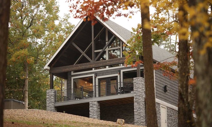 Mena Cabin | LakeView HotTub | Kayak/Fish | AtvTrls