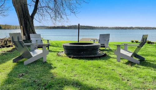 Bridgenorth House | Lakeview House by Leavetown Vacations