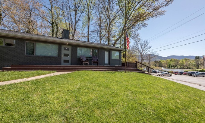 Black Mountain House | Lakeview Knoll | Mountain Views & Steps Away from Scenic Lake Tomahawk!