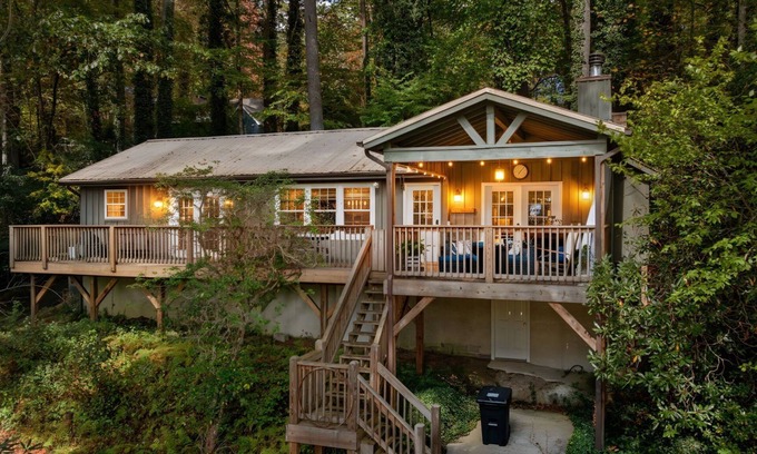 Lake Sequoyah Cabin | Lakeview, Lake access,Covered deck, Fiber optic Wi-FI