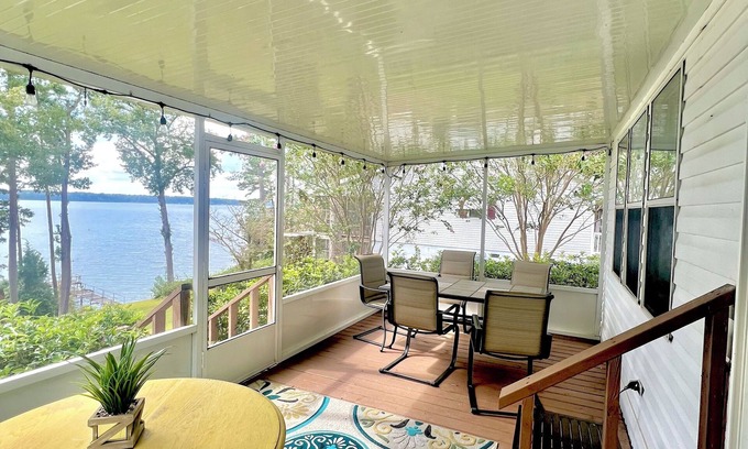 Georgetown House | Lakeview Living- 3 BR / 2 BA waterfront home on Lake Eufaula!