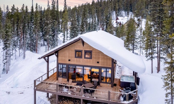 Breckenridge House | Lakeview Lodge: 2BR+Enclosed Loft, Hot Tub on Wraparound Deck, VIEWS, 8 minutes to Downtown Breck