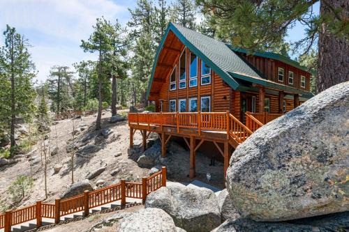 Boulder Bay House | Lakeview Lodge - Across the street from the lake and Boulder Bay Park!