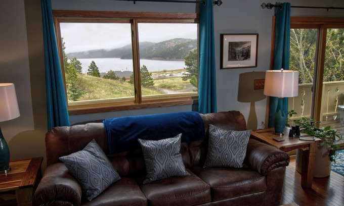 Nederland Cabin | Lakeview Lodge - Nederland Retreat - walk to town - best views around
