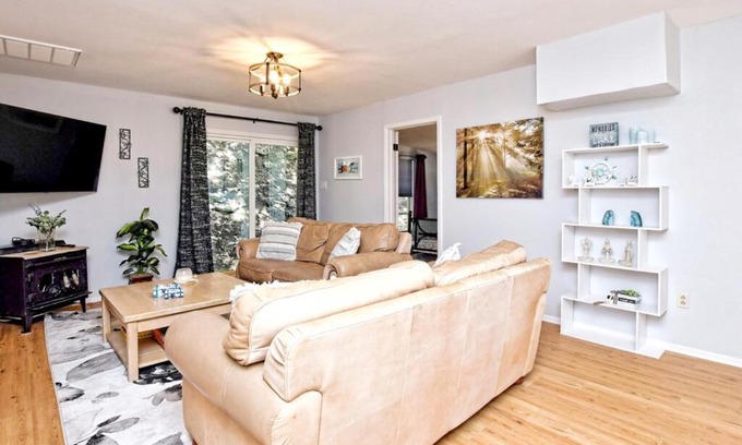 Pedernales Bend House | Lakeview Lodge