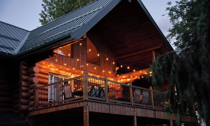Magna bay Ski Chalet | Lakeview log cabin for large groups, 4 season fun! Beach access, buoy, hot tub