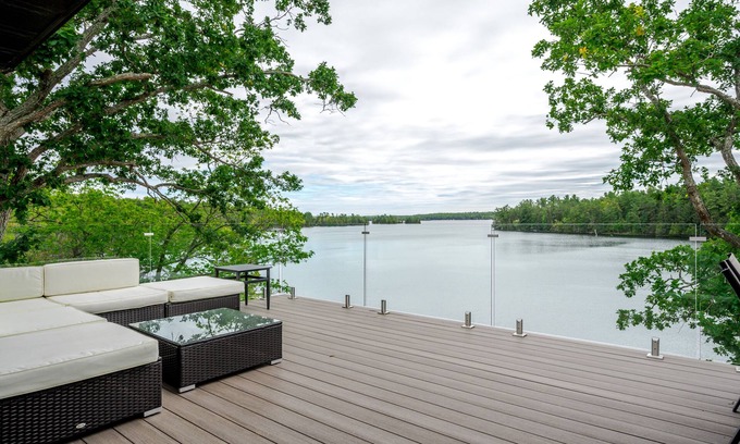 North Kawartha Cottage | Lakeview Luxury Stoney Lake