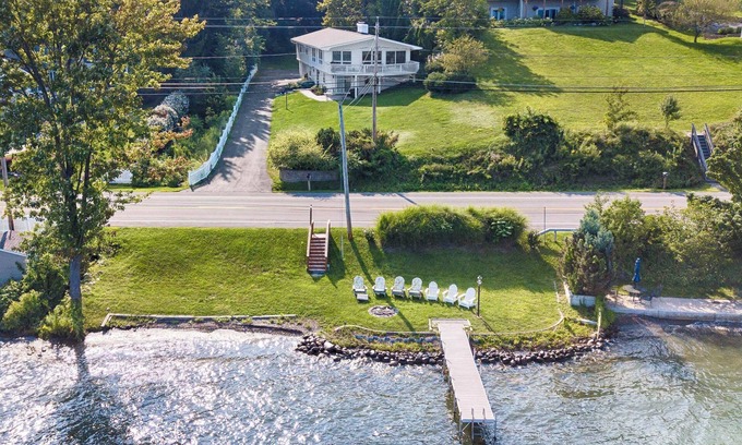 Holcomb House | Lakeview Luxury: Wine Country + Lake Living + Perfect Couples Retreat!