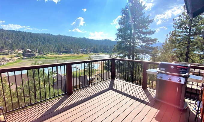 Boulder Bay House | ✦ Lakeview ✦ Modern ✦ BBQ ✦ Hot Tub ✦ Cabin @ The Big Bear Lake