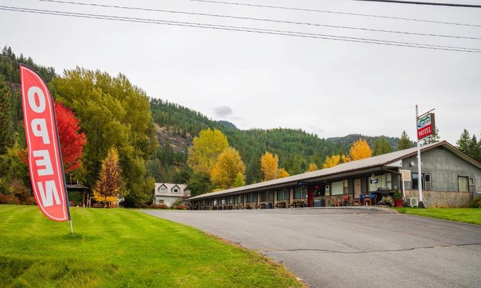 Christina Lake Hotel | Lakeview Motel
