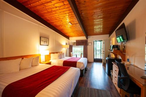 Haliburton Hotel | Lakeview Motel