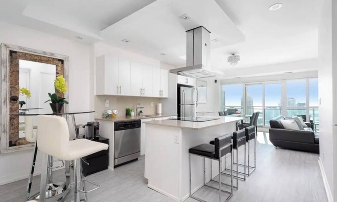 Humber Bay Condo | LakeView Oasis