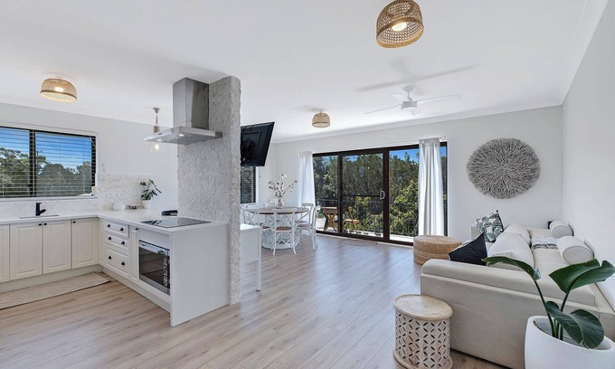 The Entrance North Apartment | Lakeview on Lynch