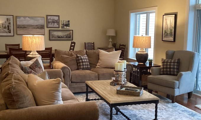 Geneva-on-the-Lake Condo | LAKEVIEW PENTHOUSE 406 3br/2.5bath. Rent 3 get 4th free ask!- 2 king bed suites