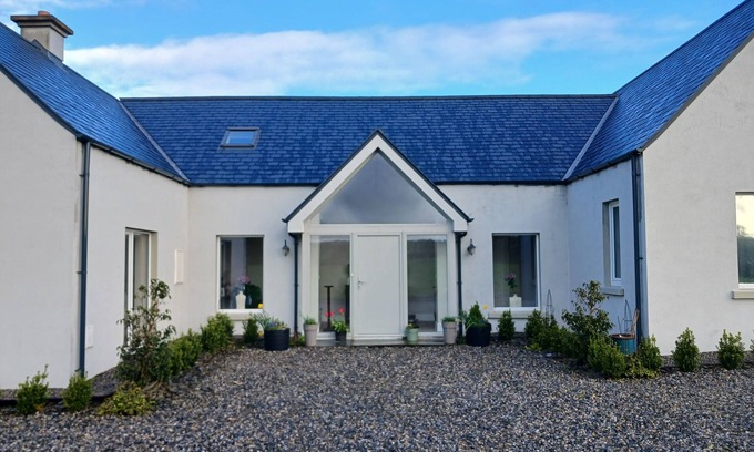 Garrykennedy House | LAKEVIEW RETREAT, family friendly in Portroe, County Tipperary