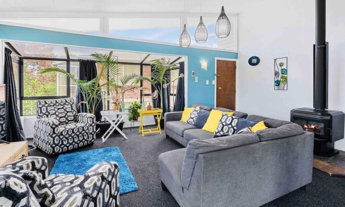 Kawaha Point House | Lakeview Retreat Holiday House