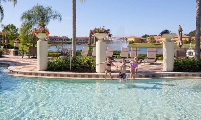 Sunset Lakes House | Lakeview Retreat on a gated resort with private pool