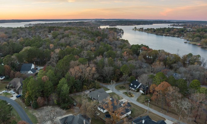 Smith County House | Lakeview Retreat